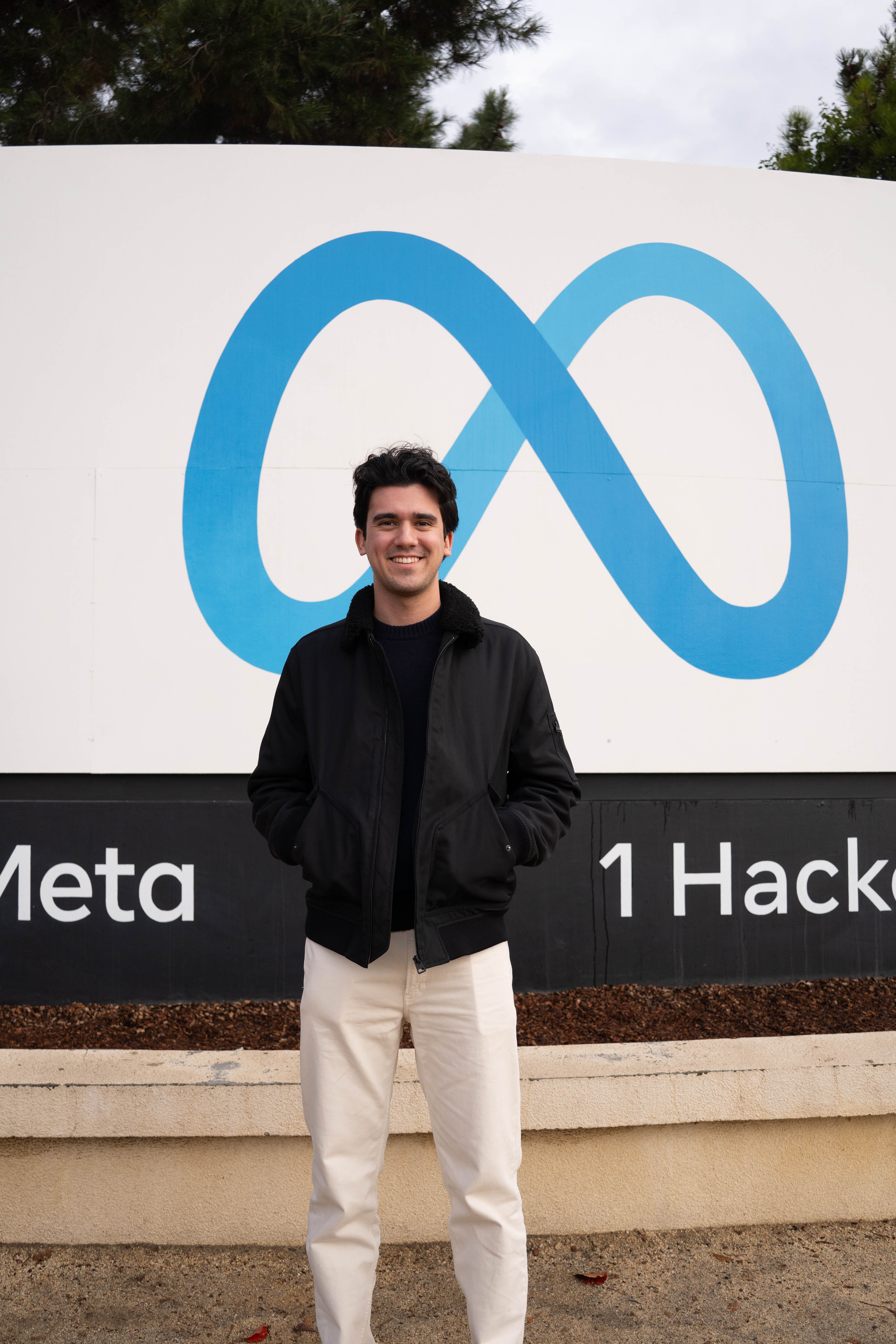 Luis Aguilar visitando Meta HQ, 1 Hacker Way